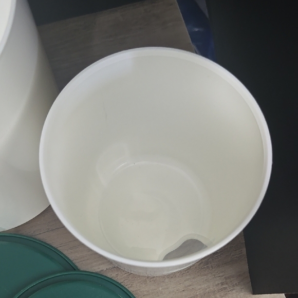 Tupperware Set of White and Green Food Storage Containers - Picture 13 of 13